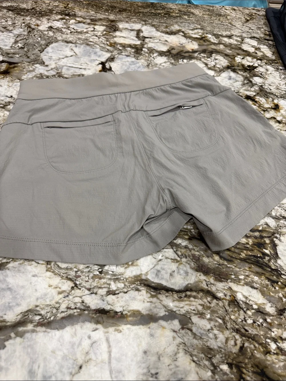 Athleta Trekkie North Shorts Gray Hiking Utility Trail Lightweight Gorpcore Sz 2